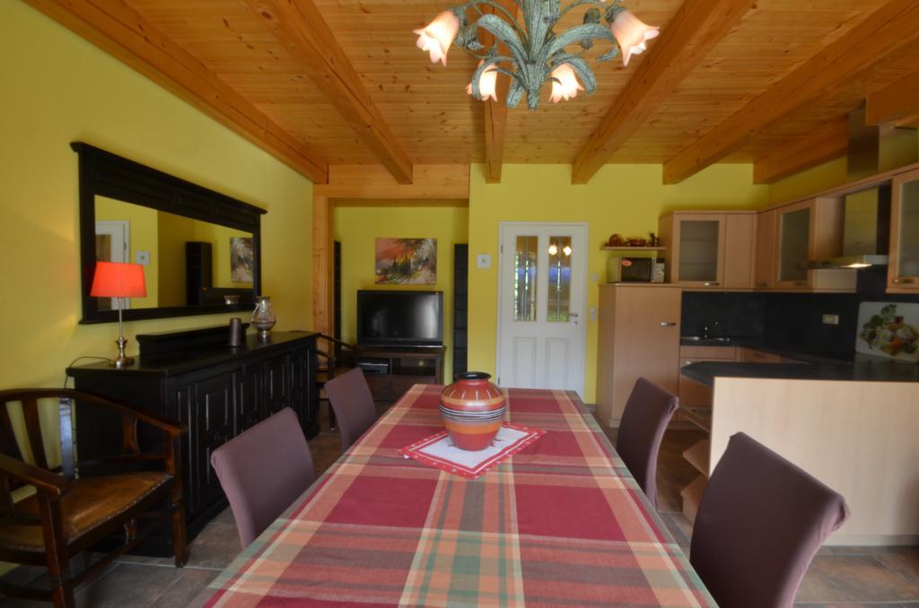 צל-אם-זי Chalet Yulia חדר תמונה
